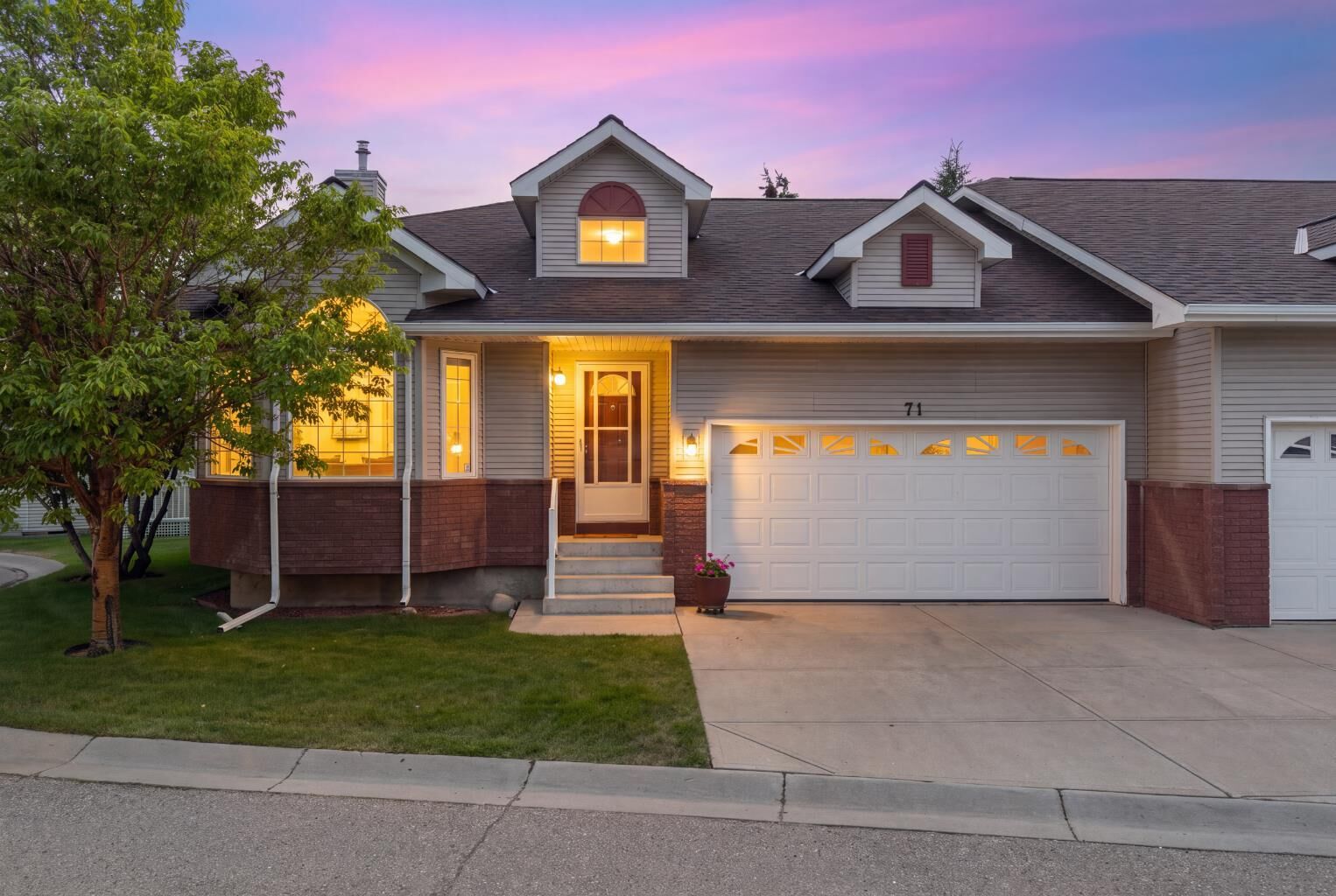 Property Photo: 71 Scotia Landing NW AB T3L 2K2