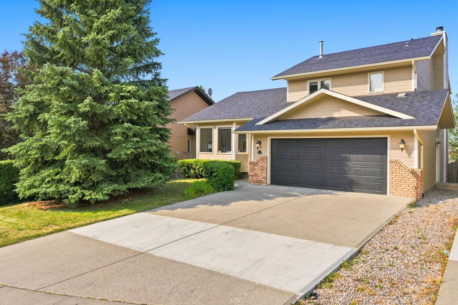 Property Photo: 473 Hawkford Way NW AB T3G 3J6