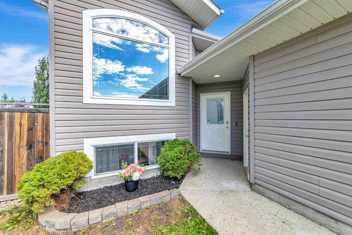 Property Photo: 3903 70 Avenue AB T9V 2Z4