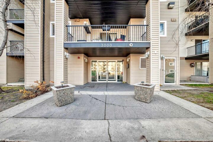 Property Photo: 4975 130 Avenue SE 3211 AB T2Z 4P2