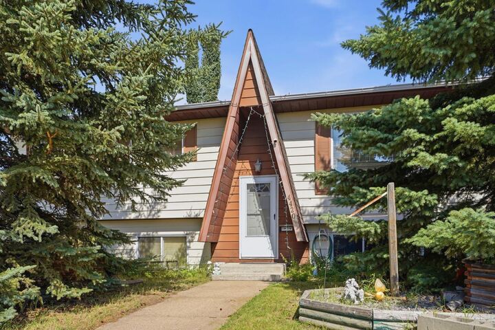 Property Photo: 4420 57 Avenue AB T4G 1K9