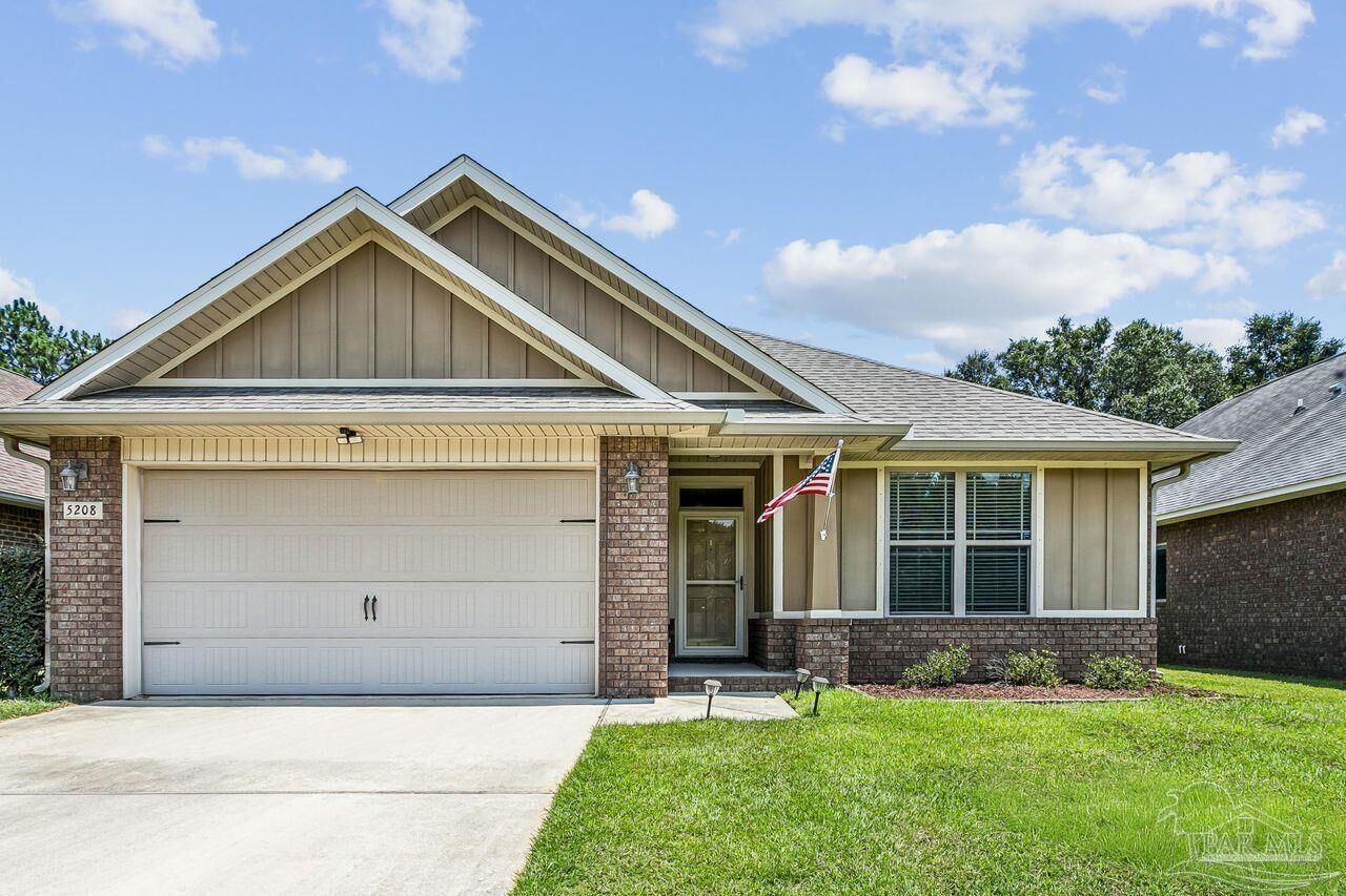 Property Photo: 5208 Parkside Dr FL 32571