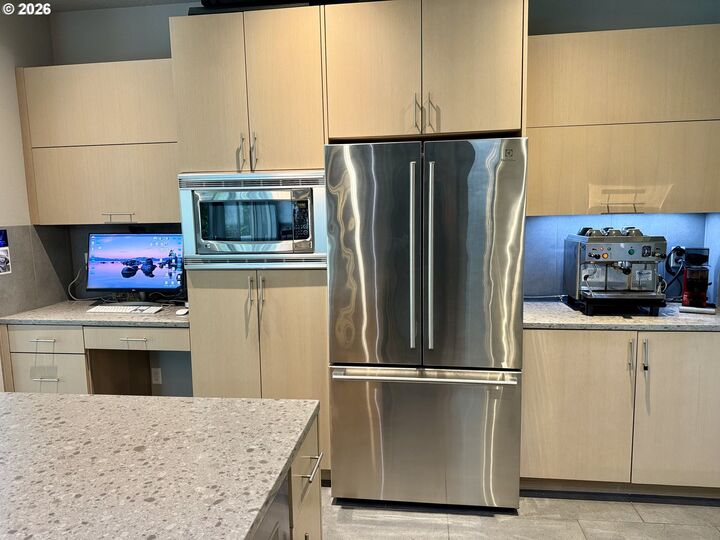 Property Photo:  2935 SW 89th Ave  OR 97225 