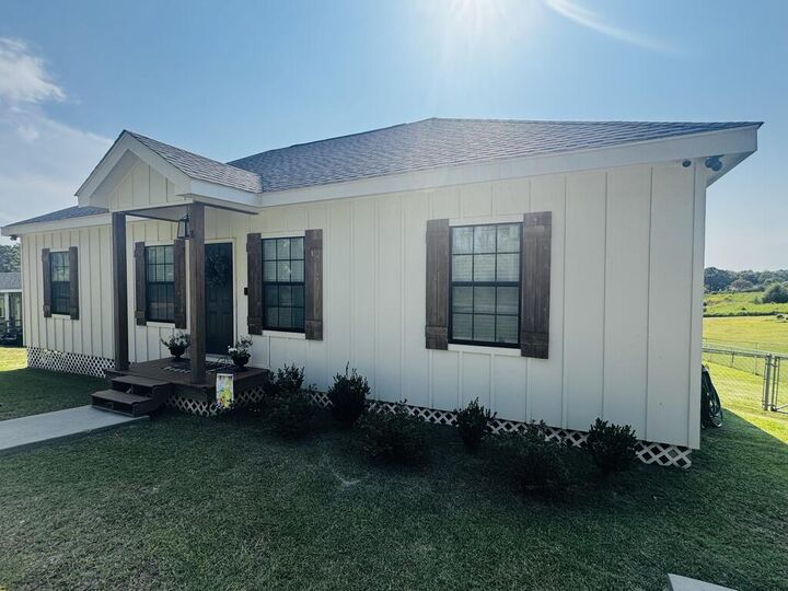 Property Photo: 8 C W Moore MS 39426
