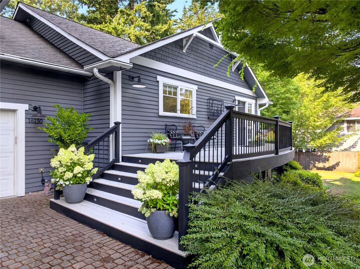 Property Photo:  16130 SE 47th Place  WA 98006 