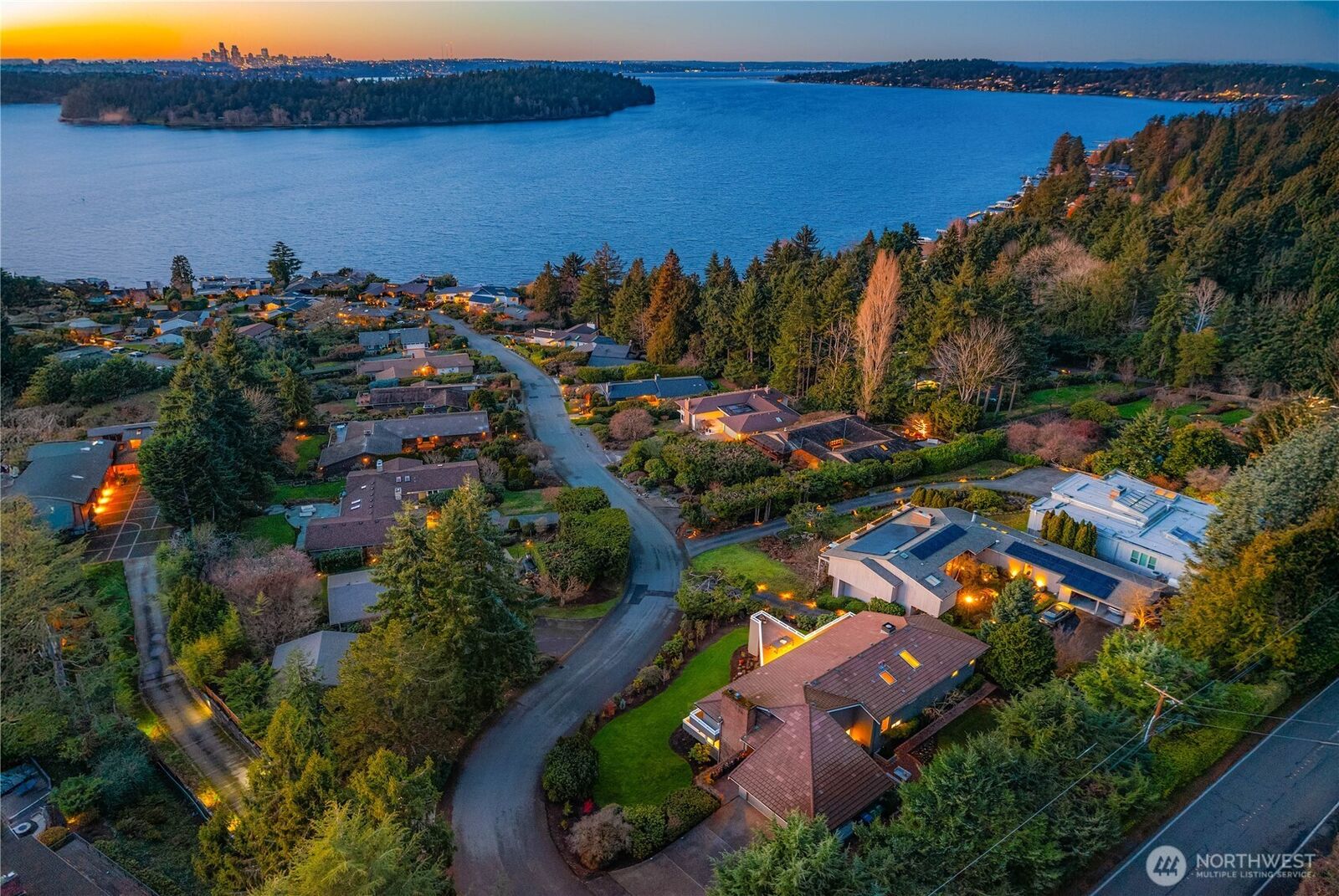 Property Photo:  7580 SE 71st Street  WA 98040 