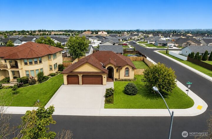 Property Photo:  333 N Crestview  WA 98837 