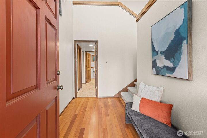 Property Photo:  5204  137th Place SE  WA 98006 