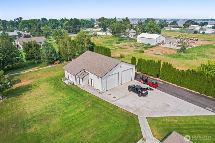 Property Photo: 6616 Rd 1.9 NE WA 98837