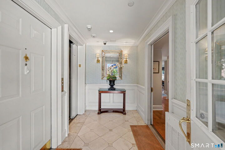 Property Photo:  43 Harbor Drive 101  CT 06902 