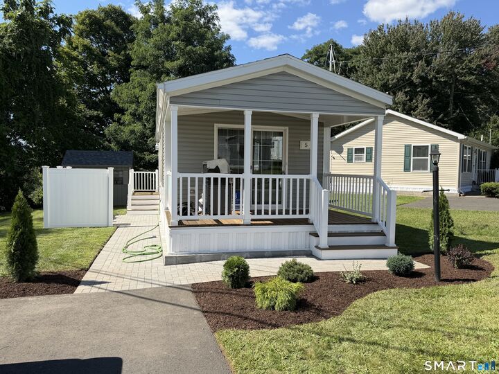 Property Photo:  5 Sundeck Terrace  CT 06489 