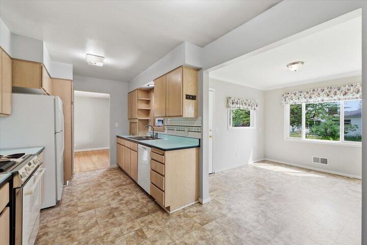 Property Photo: 201 W Franklin Ct WA 99205