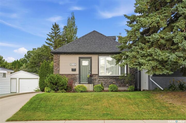 Property Photo: 1909 William Avenue SK S7J 1A1
