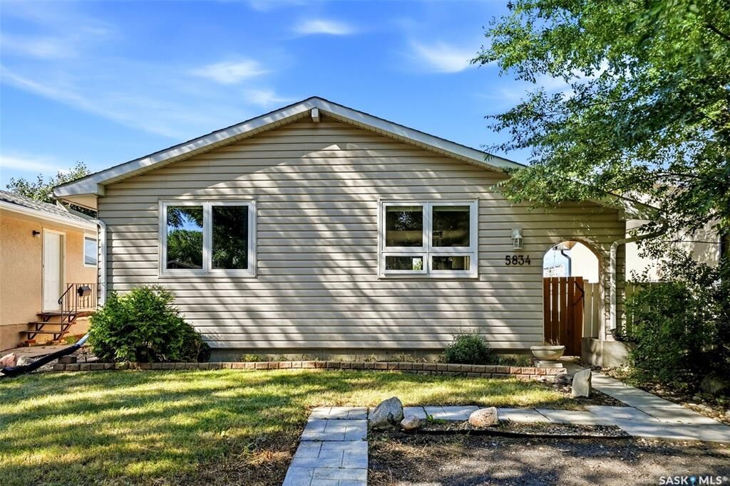 Property Photo: 5834 McKinley Avenue SK S4T 6P3