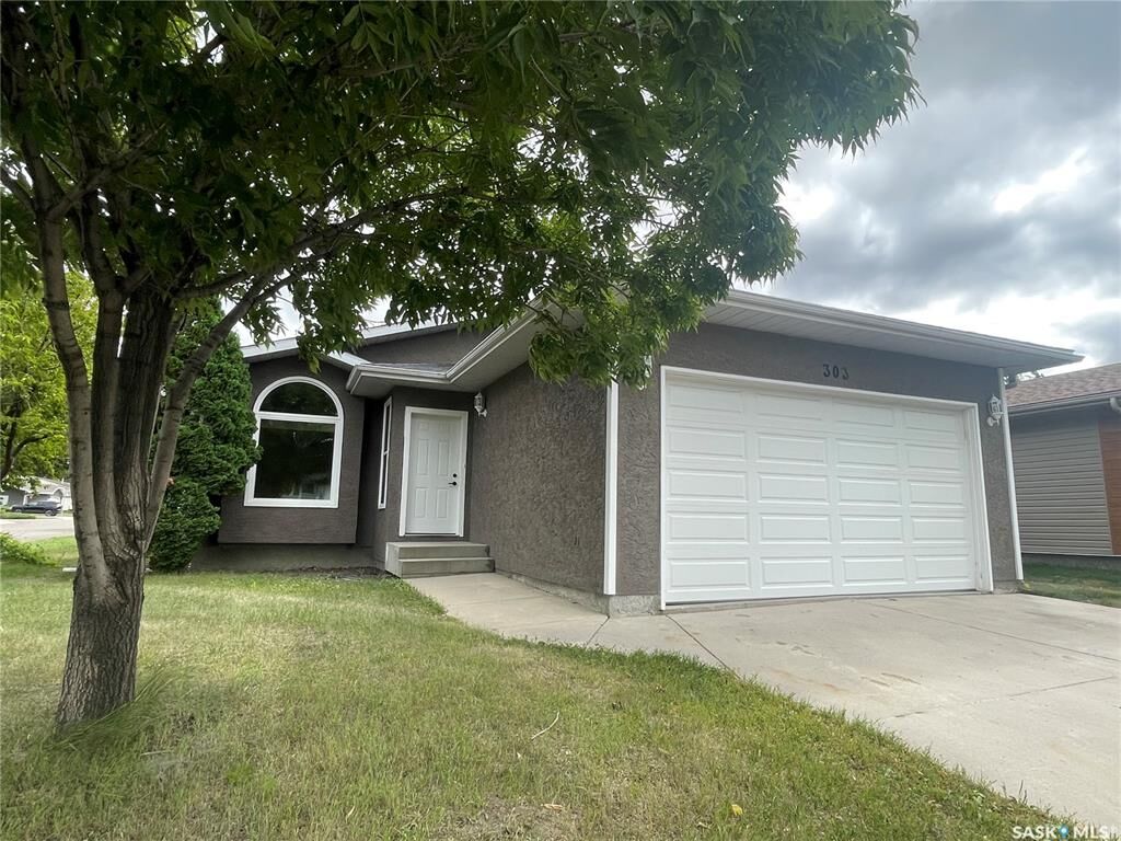 Property Photo:  303 Haslam Crescent  SK S7S 1E4 