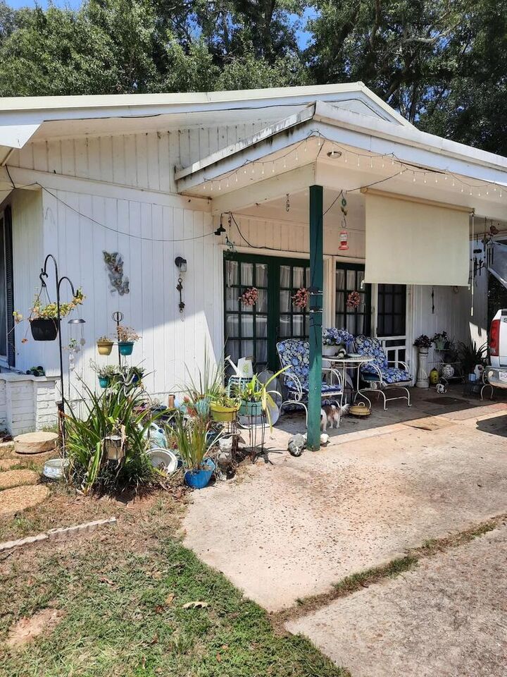 Property Photo:  18 County Road 151  AL 36351 