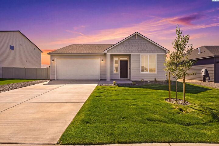 Property Photo:  1205 18th St  WA 99320 