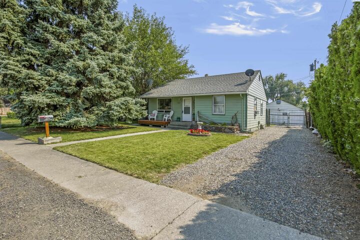 Property Photo: 206 E 14th Ave WA 99337