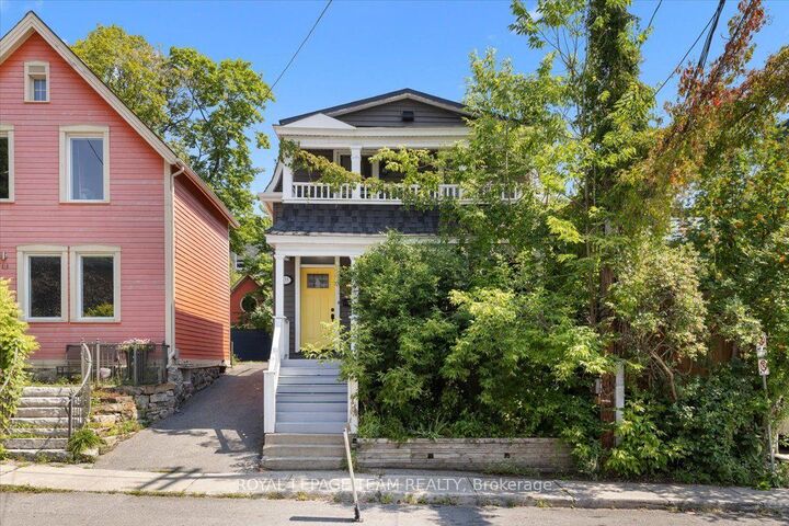 Property Photo: 135 Upper Lorne Place ON K1R 7G8