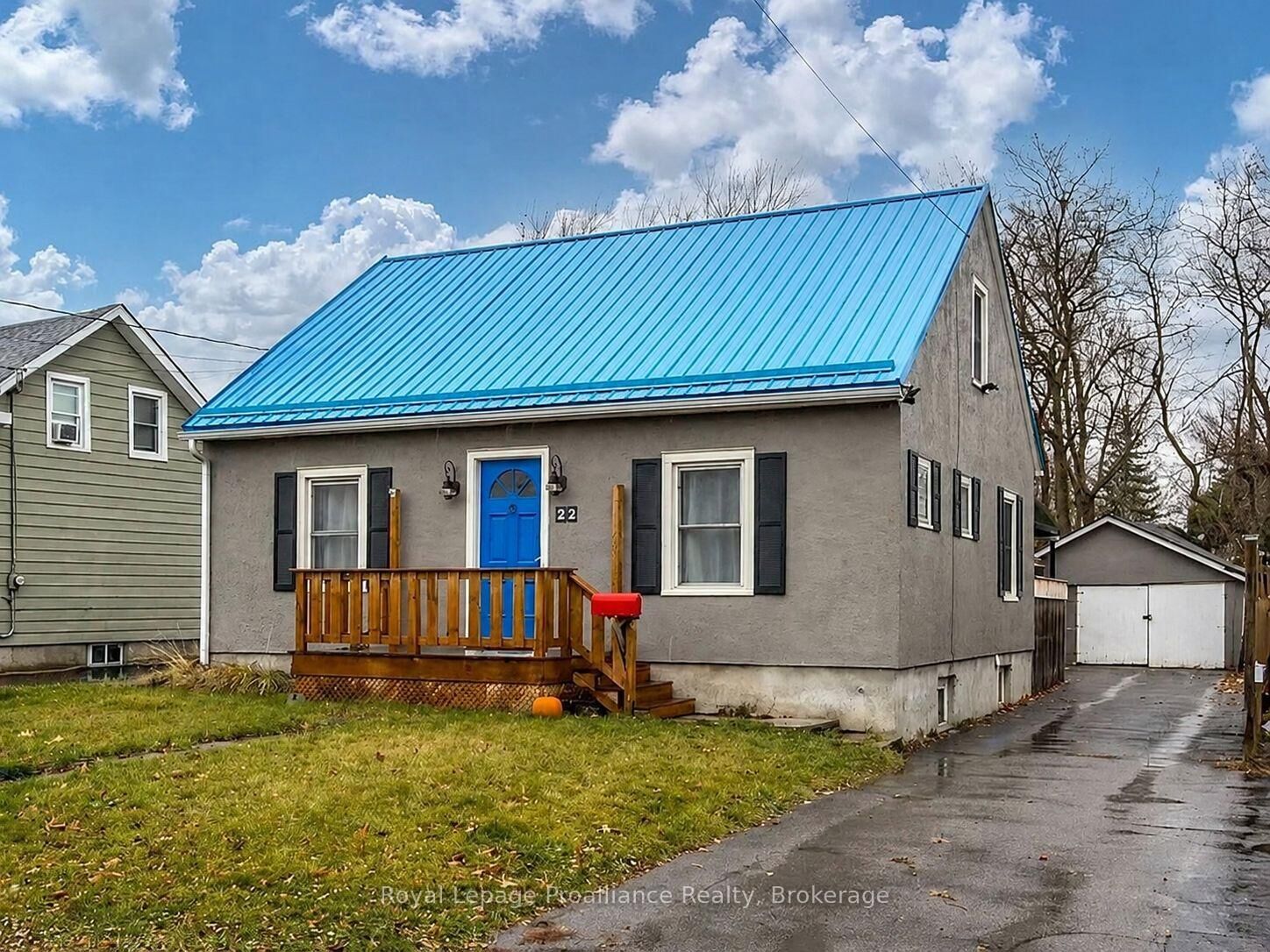 Property Photo:  22 Parker Street  ON K8P 1C8 