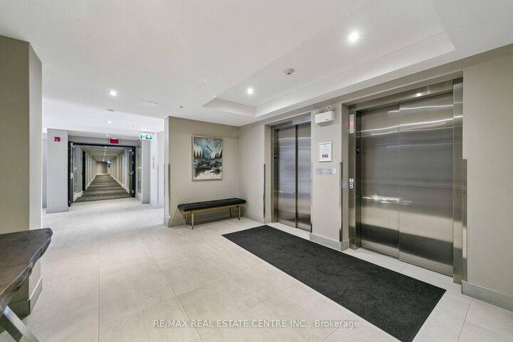 Property Photo: 610 Farmstead Drive 102 ON L9T 8X5