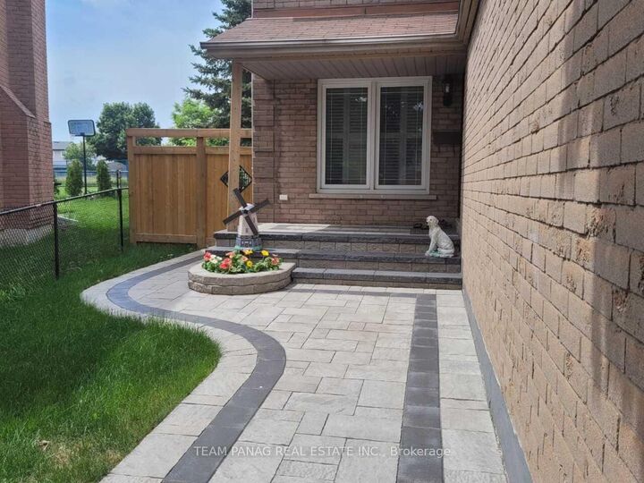 Property Photo: 12 Jeremy Place #Upper ON L6S 5K6
