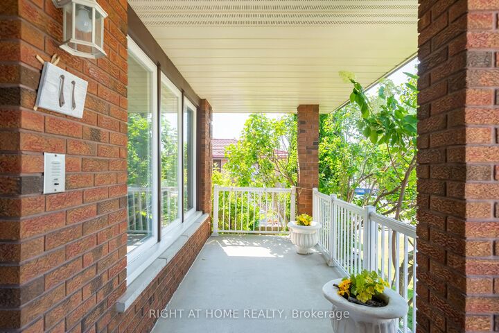 Property Photo:  11 Timber Lane  ON L4L 3J6 