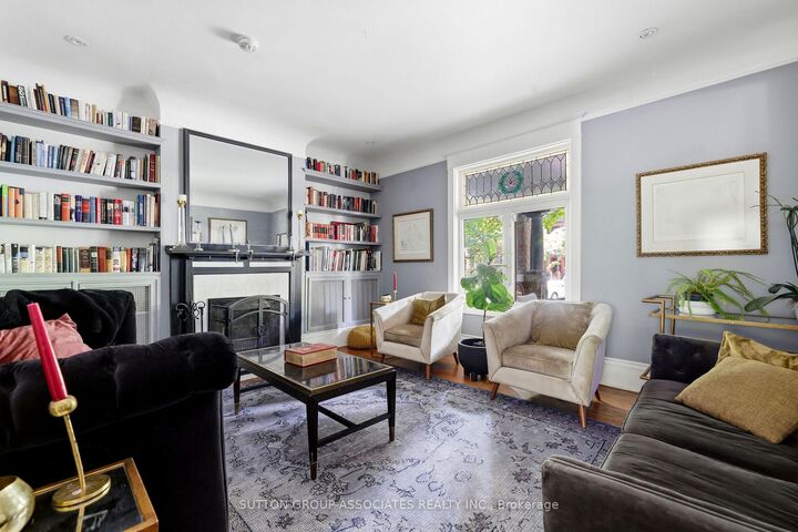 Property Photo: 33 Albany Avenue ON M5R 3C2