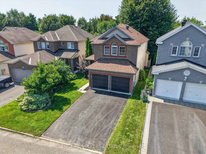 Property Photo: 53 Borealis Crescent ON K1K 4T5