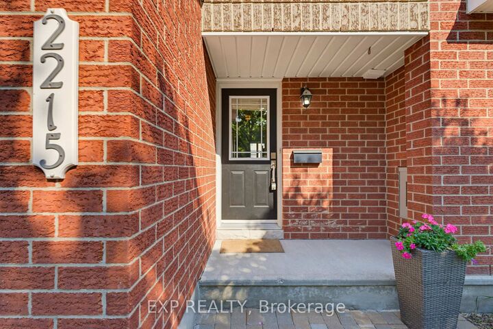 Property Photo: 2215 Silverado Crescent ON K4A 4V2