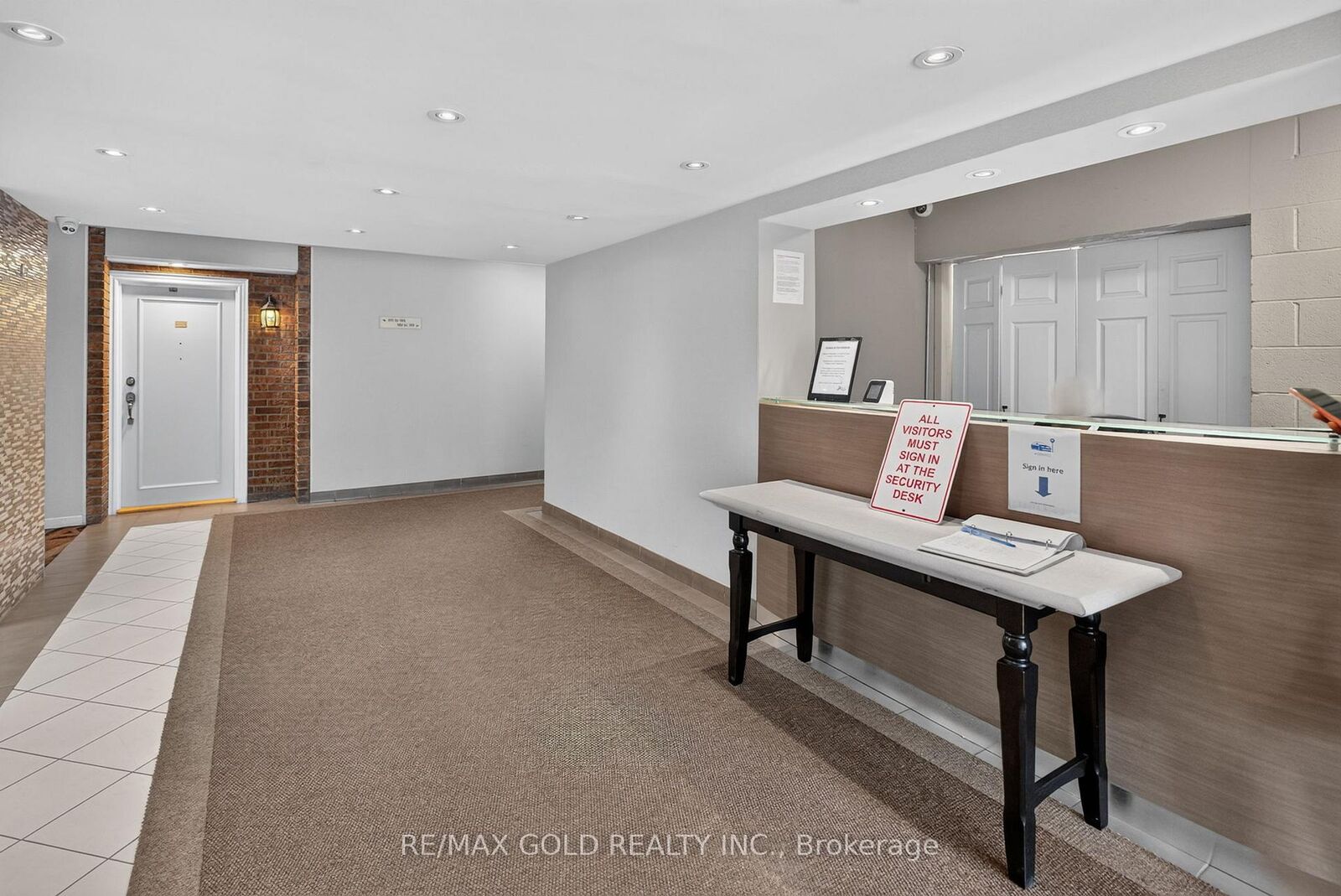 Property Photo: 3 Lisa Street 1109 ON L6T 4A2
