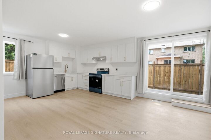 Property Photo:  53 Bishop Avenue 5  ON M2M 1Z4 