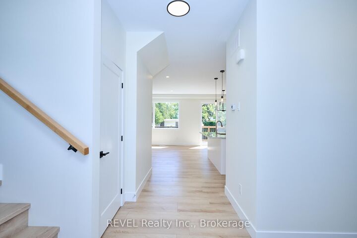 Property Photo:  4650 Belfast Avenue Upper Unit  ON L2E 4G3 