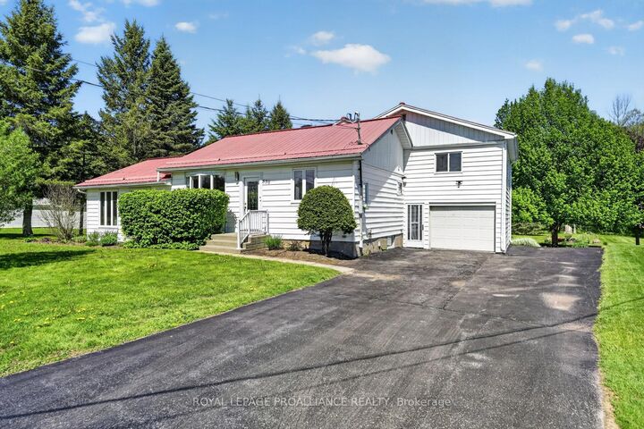 Property Photo:  530 Gill Street N  ON K0E 1E0 
