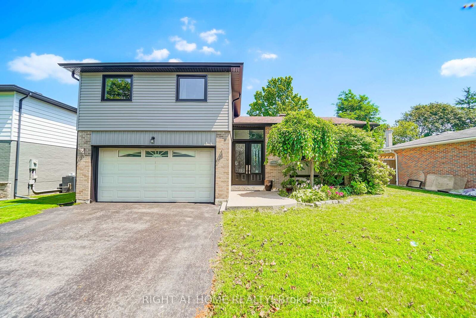 Property Photo: 17 Clover Avenue ON L4N 3M7