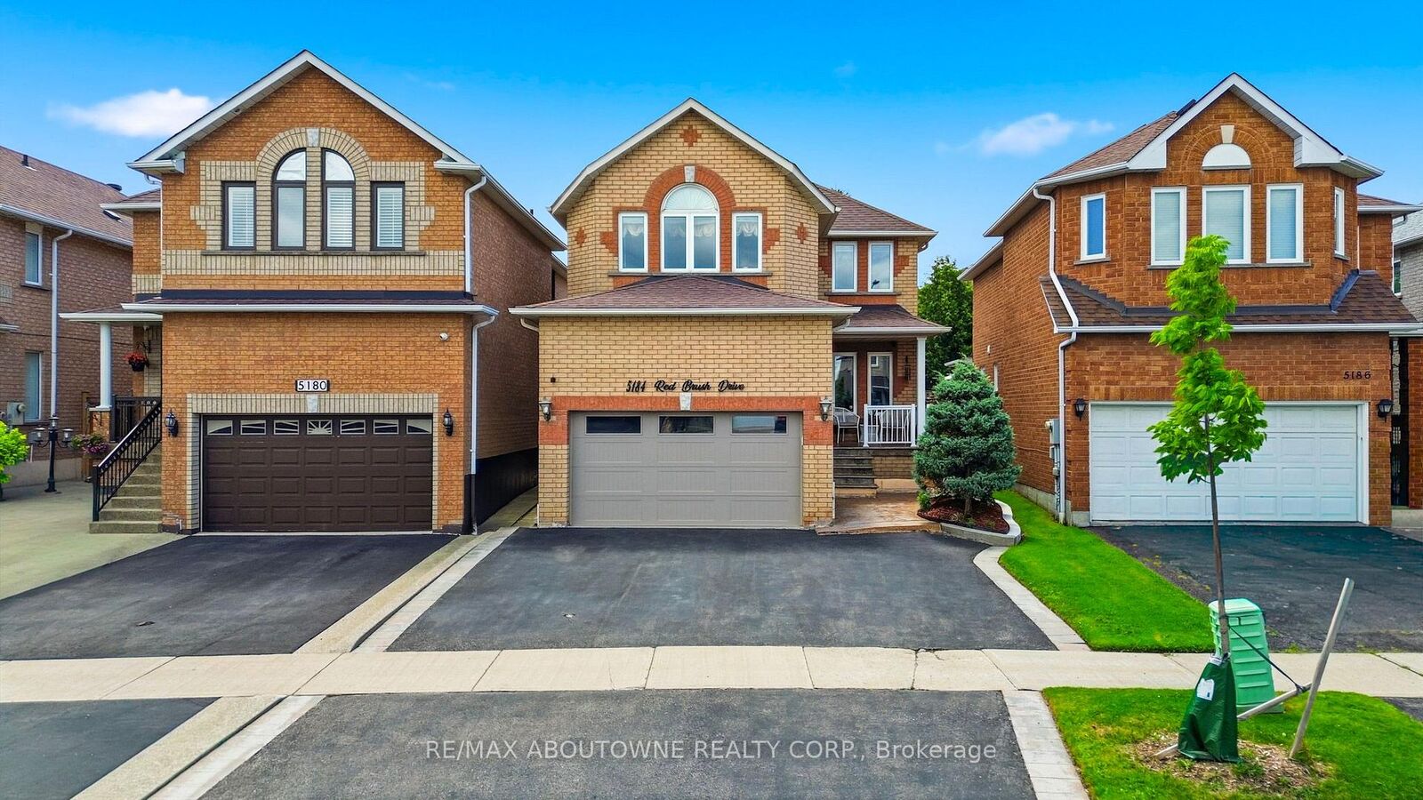 Property Photo: 5184 Red Brush Drive ON L4Z 3Z8