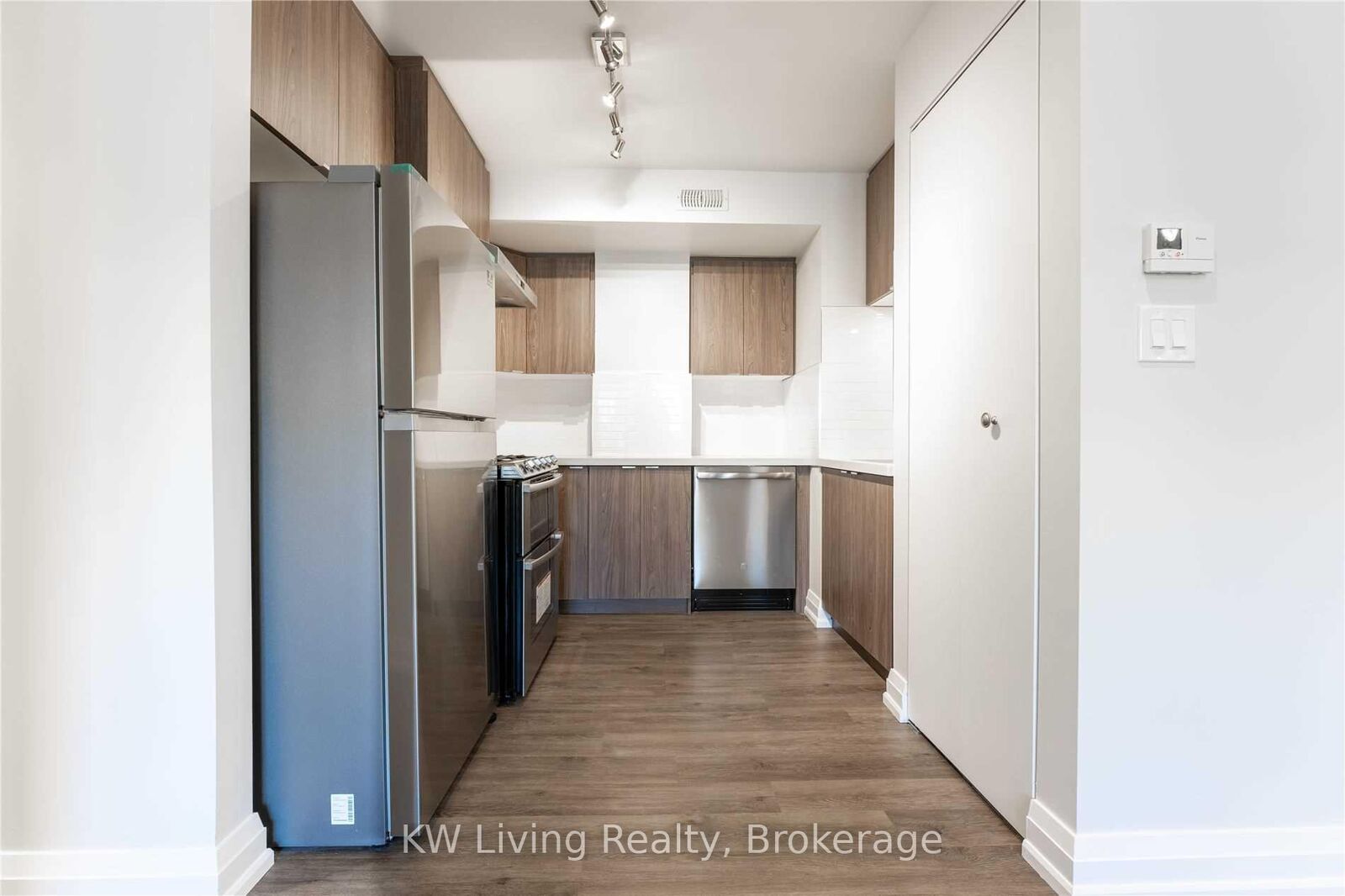 Property Photo: 64 Overton Crescent 4 ON M3B 2V2