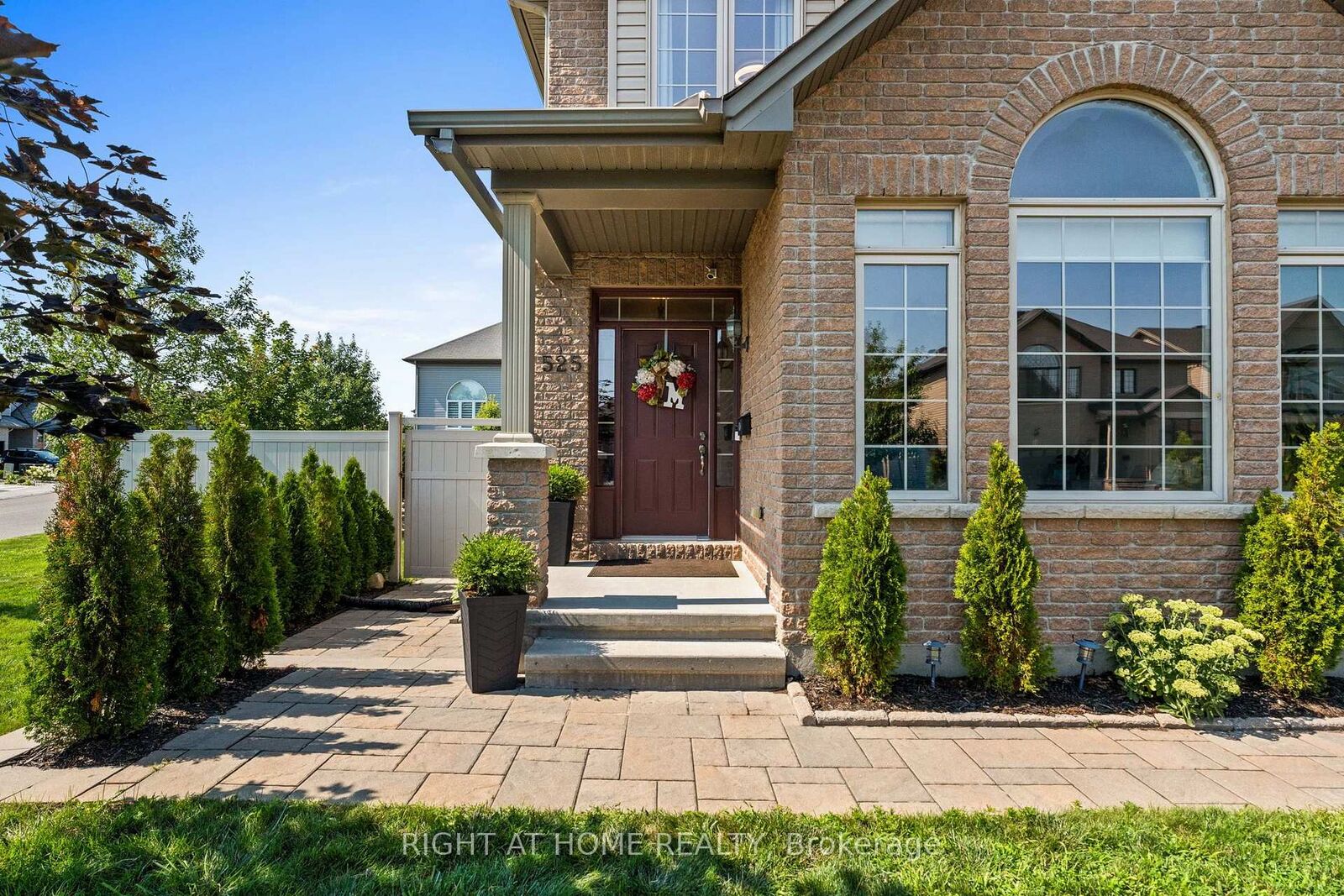 Property Photo:  525 Peerless Street  ON K2J 5P9 