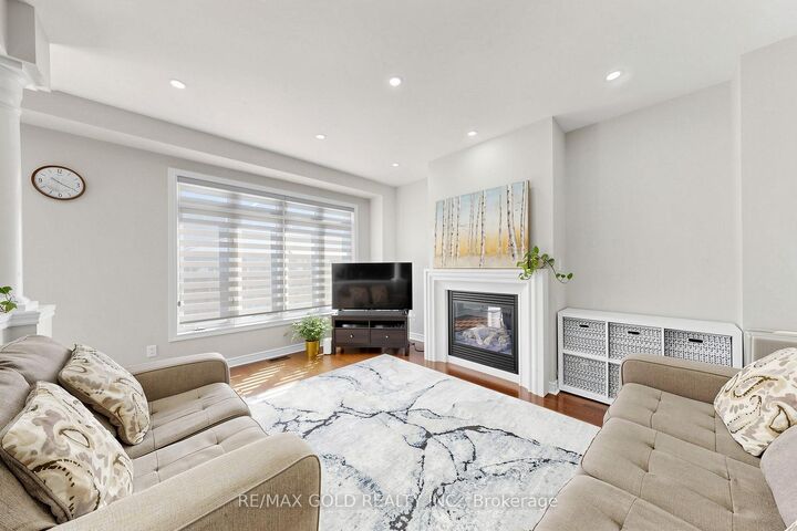 Property Photo: 13 Fringetree Road ON L6R 3V8