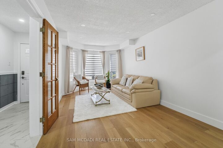 Property Photo: 3071 Bayberry Drive ON L5N 6P1