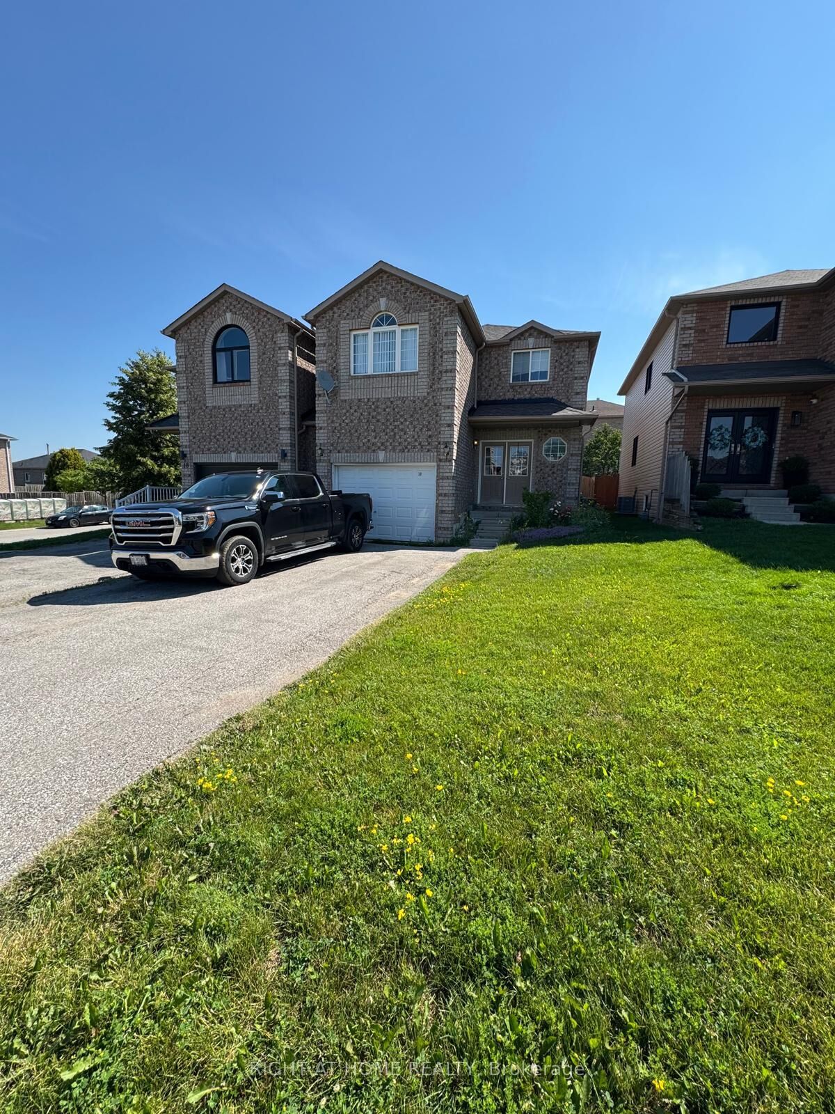 Property Photo:  20 Courtney Crescent  ON L4N 5S7 