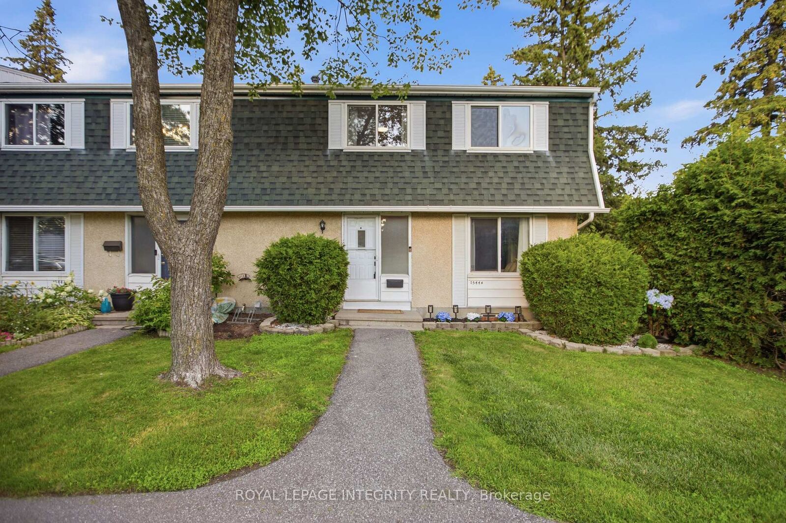 Photo de la propriété: 1544K Beaverpond Drive ON K1B 3R9