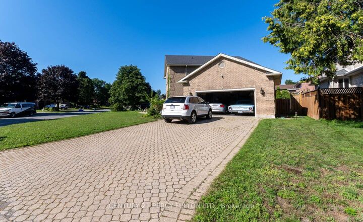 Property Photo: 7 Bridlewood Lane ON K8V 6N4