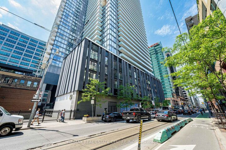 25 Richmond Street E 312 — photo 1