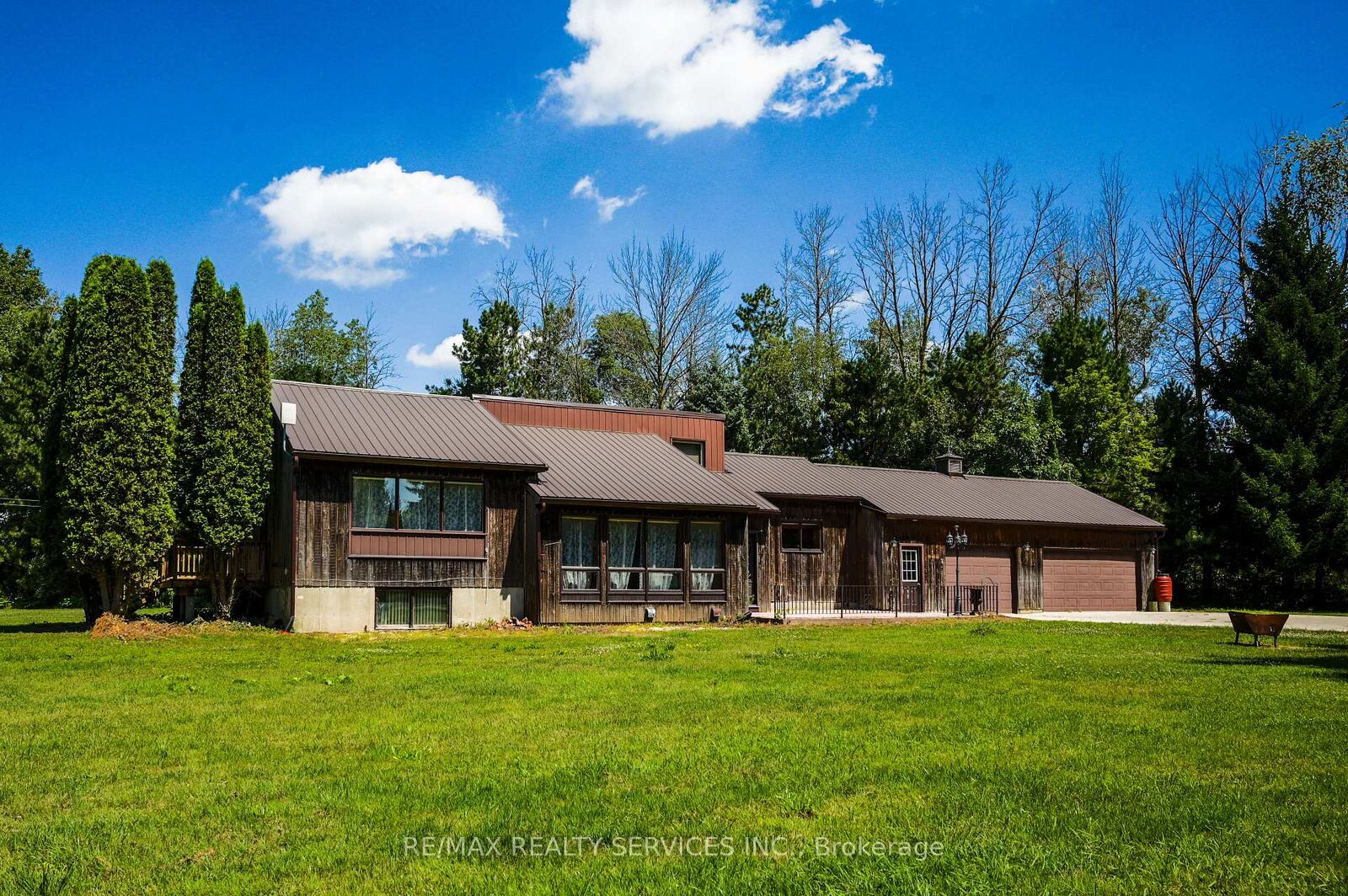 Property Photo: 1045 Tremaine Avenue S ON N4W 3G9