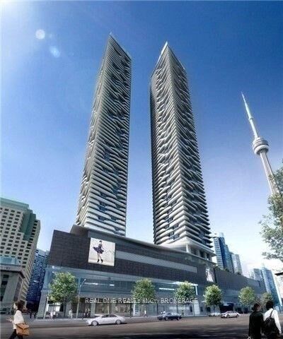 Property Photo: 88 Harbour Street 6806 ON M5J 0C3