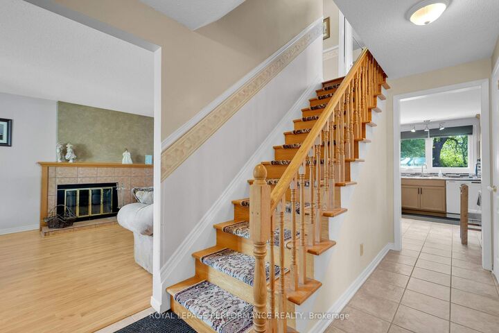 Property Photo: 1080 Cloverlawn Court ON K1J 6V8
