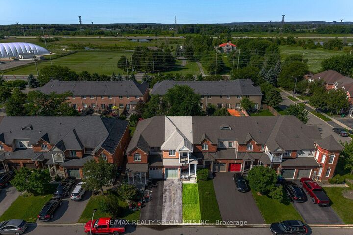 Property Photo: 5546 Linwell Place ON L5M 6L7