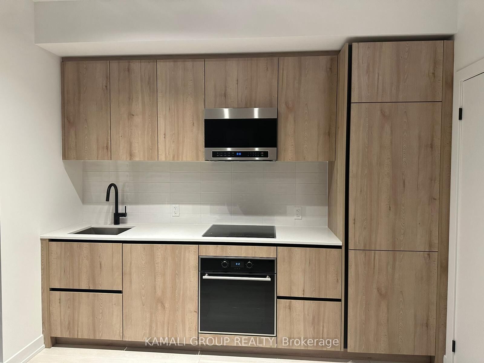 Property Photo: 117 Broadway Avenue 2103 ON M4P 1V3