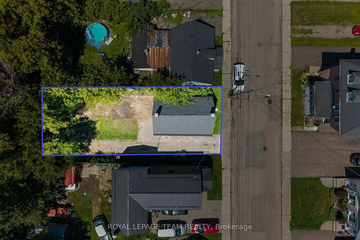 Property Photo:  42 Bonnechere Street S  ON K7V 1Z1 